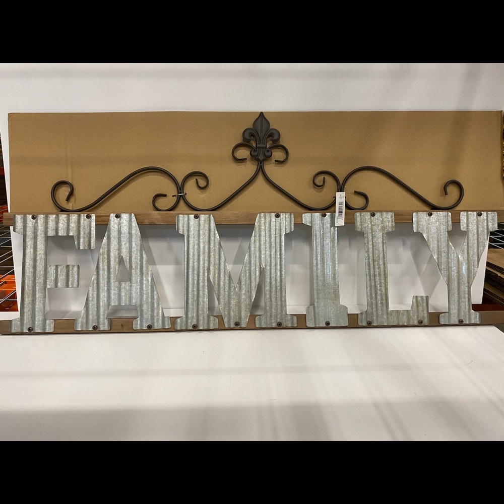 New Distressed Family Sign - Picture 2 of 2